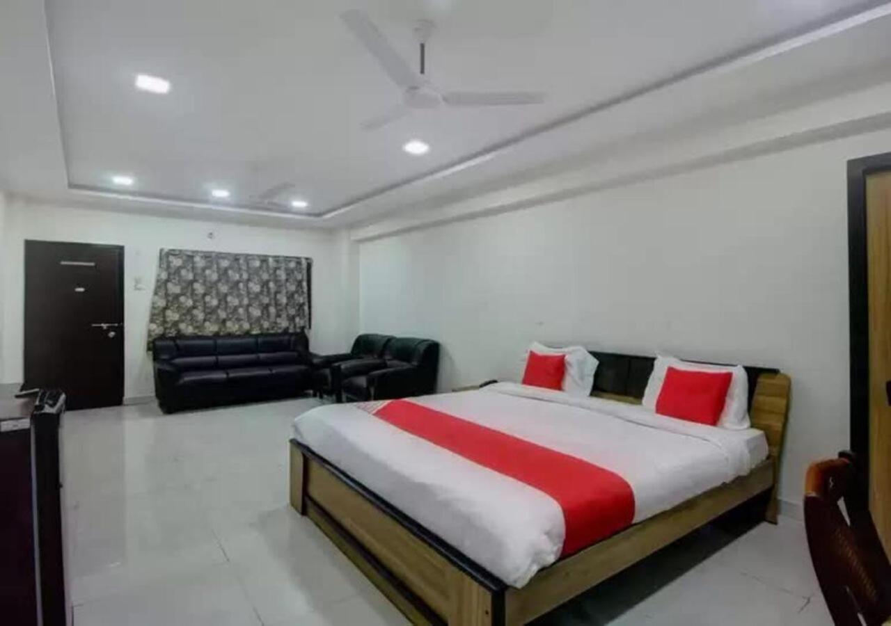 Hotel Santoshi Hometel Raichur Kültér fotó