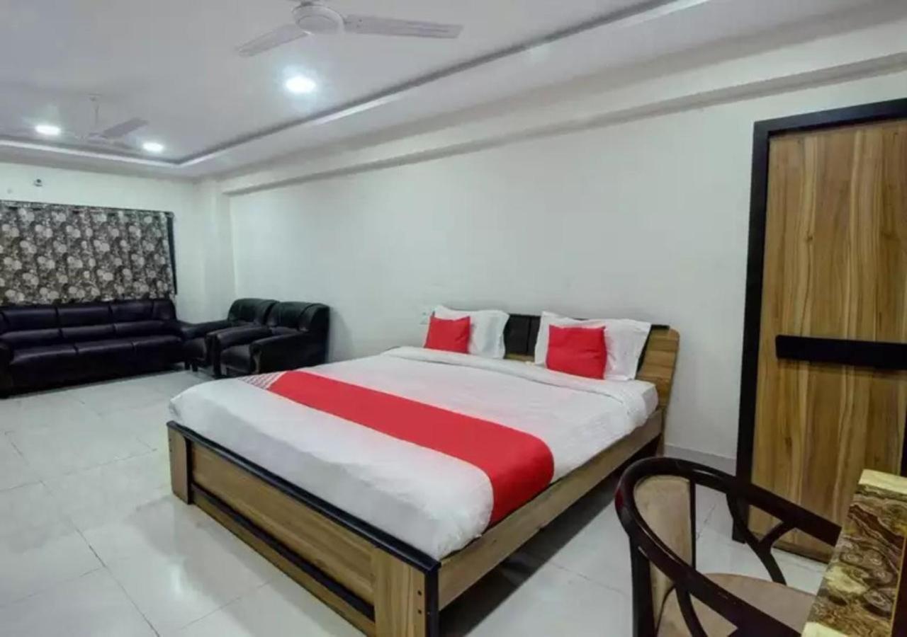 Hotel Santoshi Hometel Raichur Kültér fotó