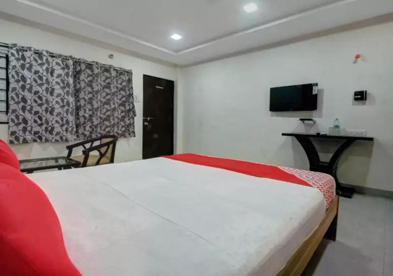 Hotel Santoshi Hometel Raichur Kültér fotó