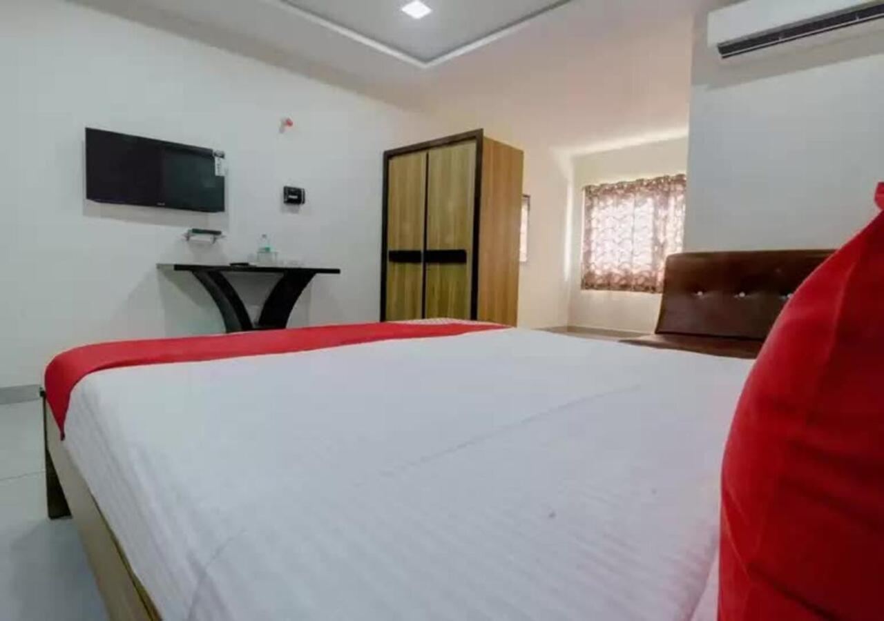 Hotel Santoshi Hometel Raichur Kültér fotó