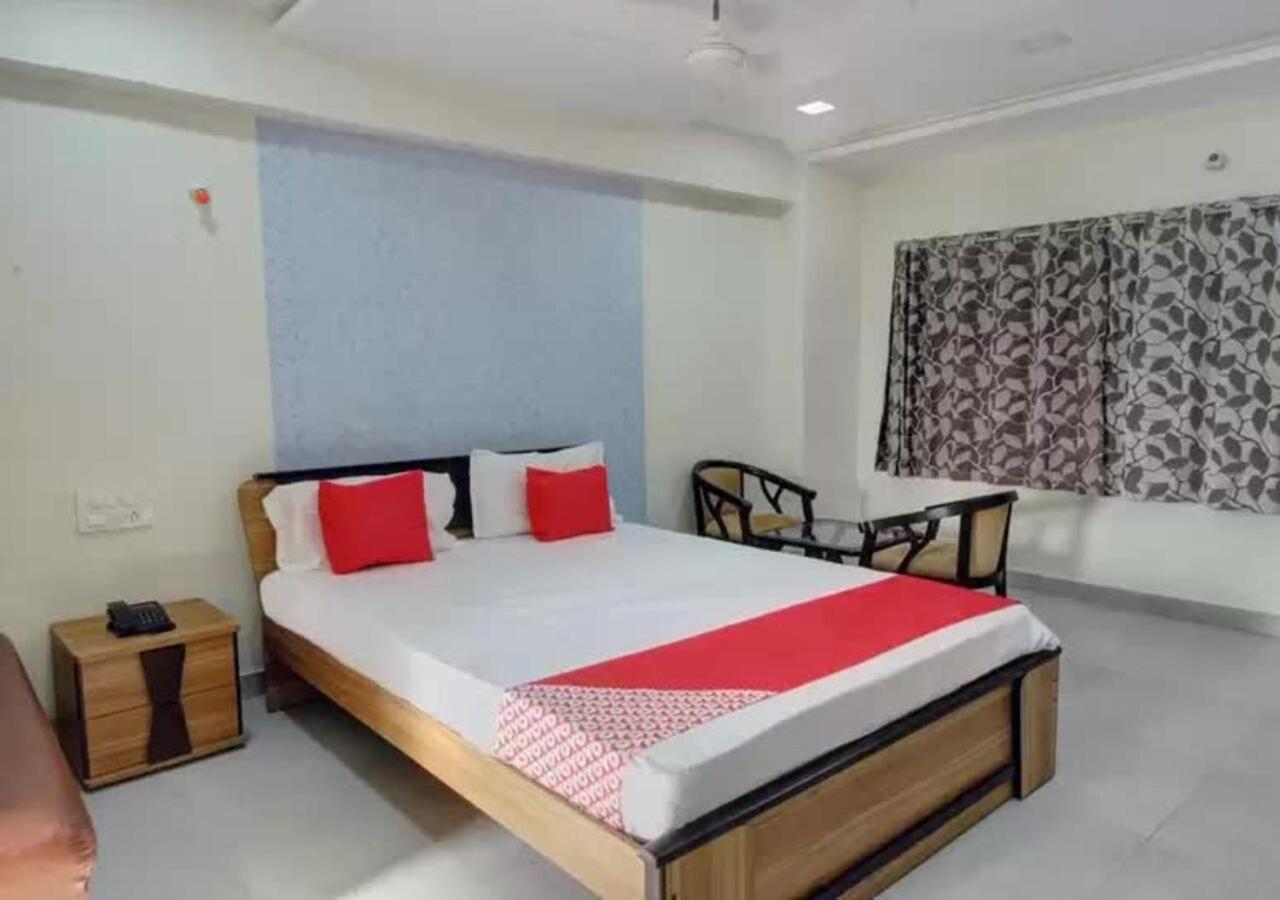 Hotel Santoshi Hometel Raichur Kültér fotó