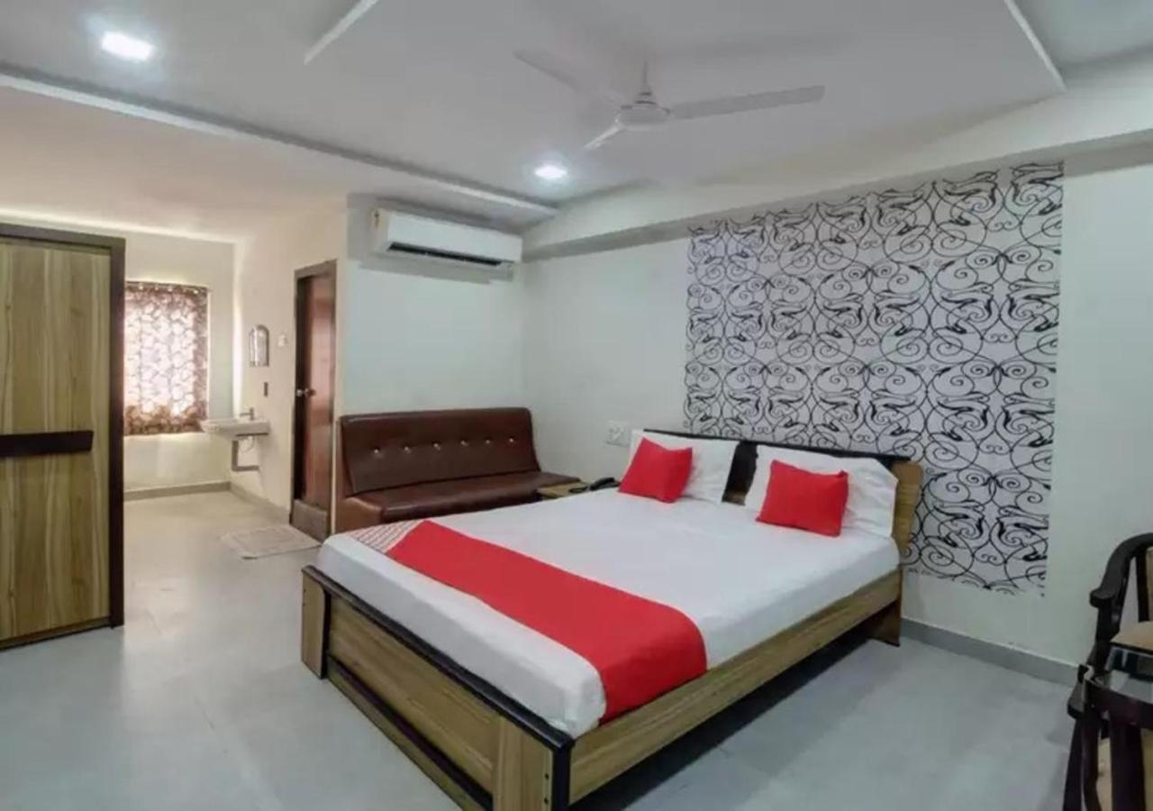 Hotel Santoshi Hometel Raichur Kültér fotó