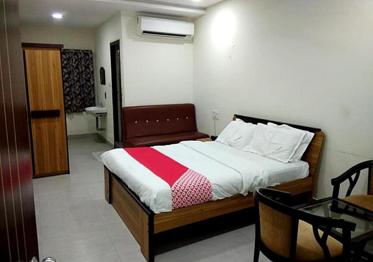 Hotel Santoshi Hometel Raichur Kültér fotó