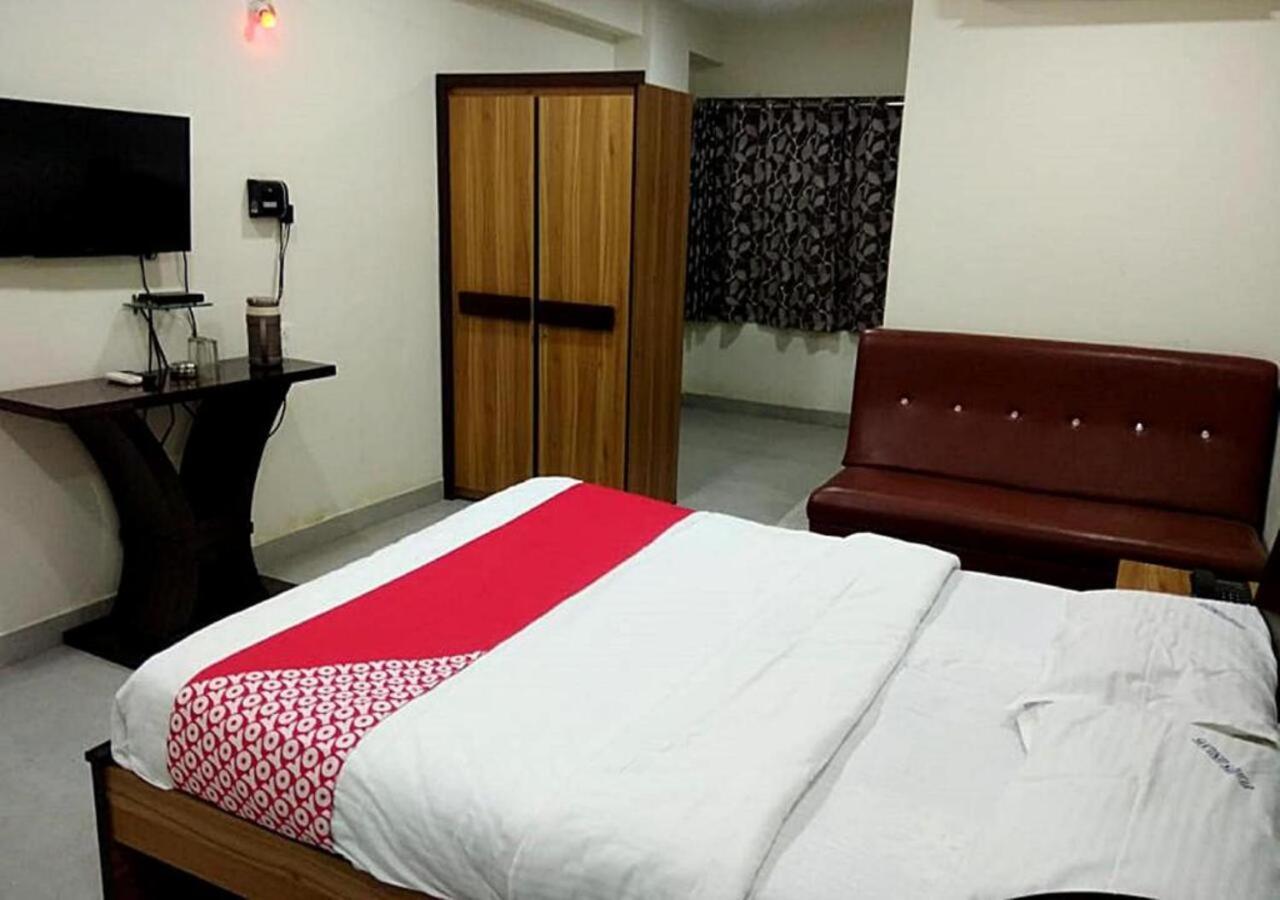 Hotel Santoshi Hometel Raichur Kültér fotó